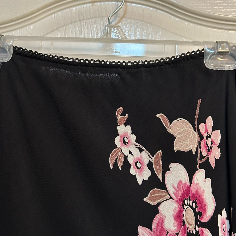 Dressbarn Vintage Black Maxi Skirt with Pink and White Floral Pattern - Picture 7 of 8